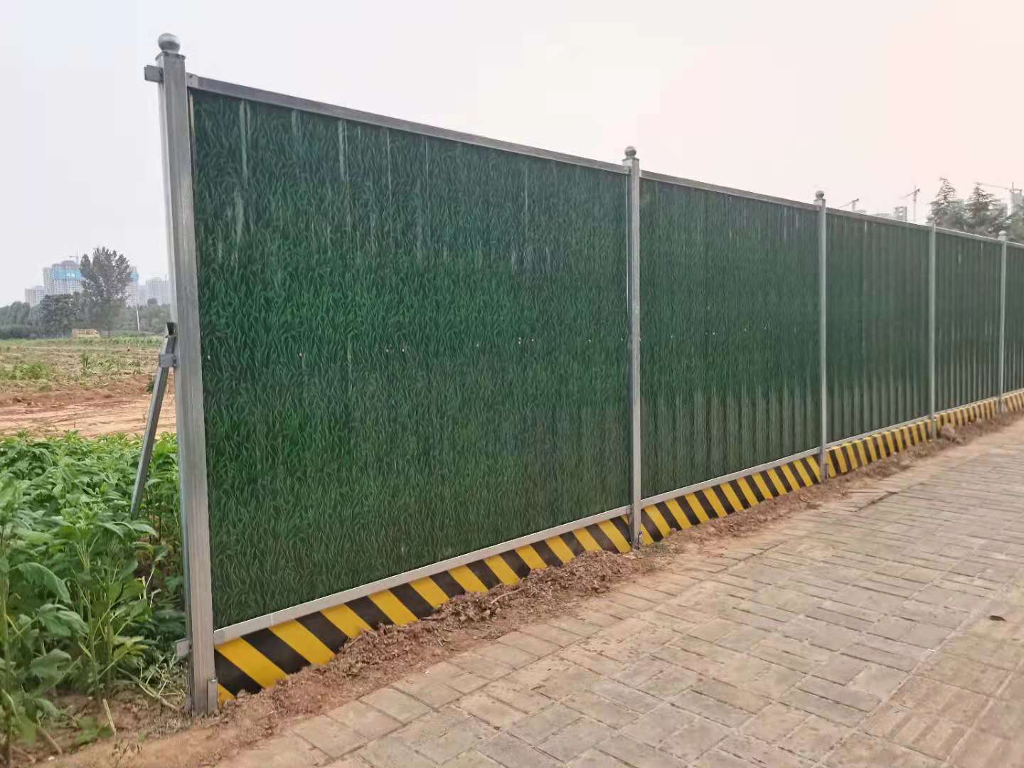 洛陽(yáng)市洛龍區(qū)古城路安裝彩鋼圍擋