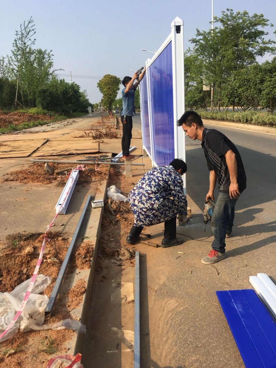 湖南長(zhǎng)沙銀杉路與北津城路安裝pvc圍擋