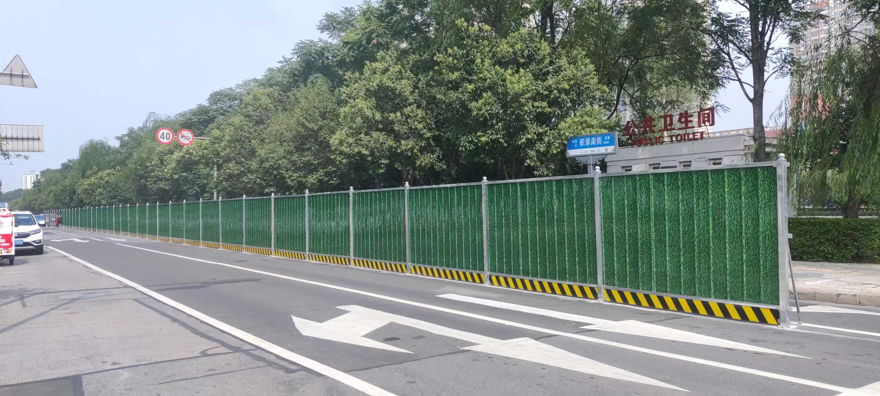 洛陽(yáng)市洛龍區(qū)美茵街人工湖整改項(xiàng)目圍擋安裝案例